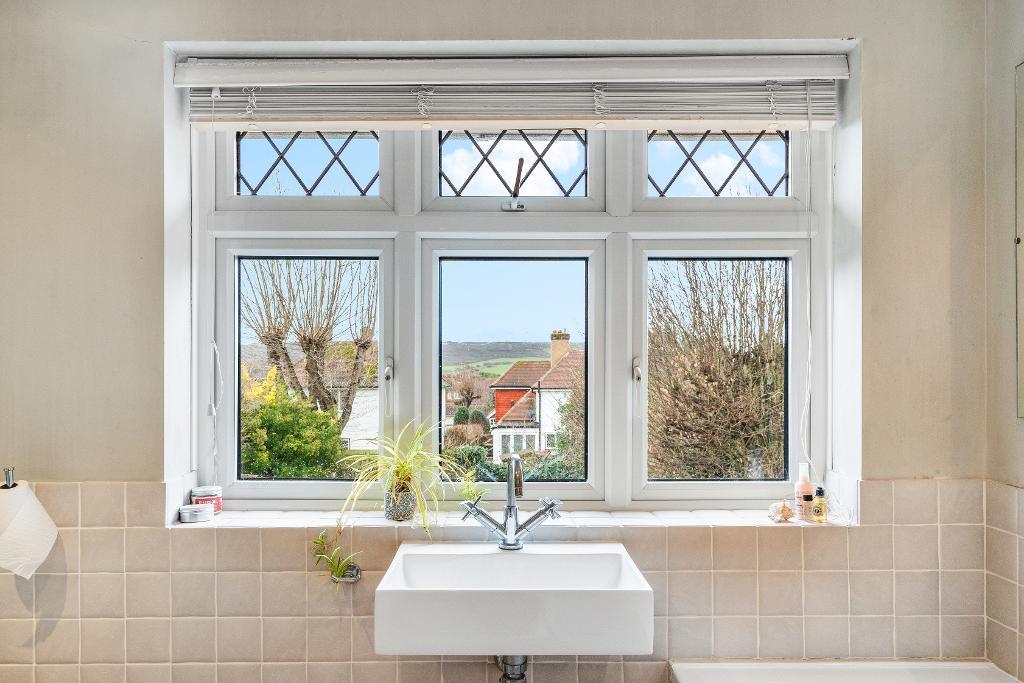 4 Bedroom House for Sale in Seaford, BN25 4PW