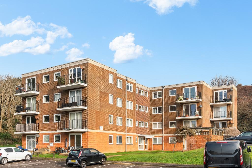 2 Bedroom Flat for Sale in Seaford, BN25 2NF