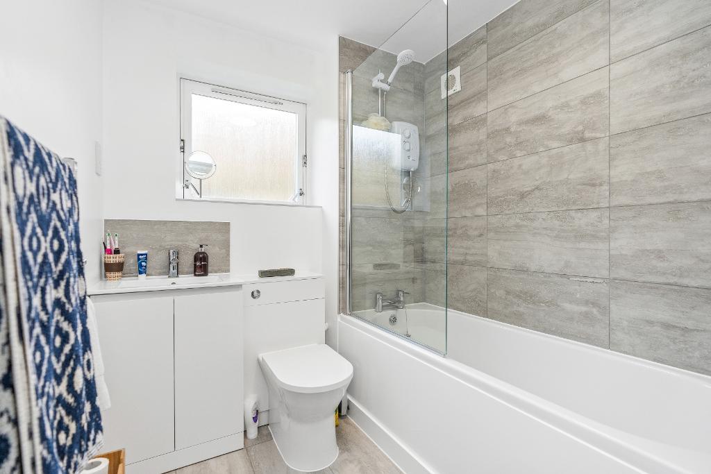 2 Bedroom Flat for Sale in Seaford, BN25 2NF