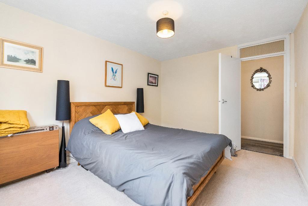 2 Bedroom Flat for Sale in Seaford, BN25 2NF