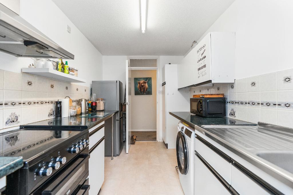 2 Bedroom Flat for Sale in Seaford, BN25 2NF