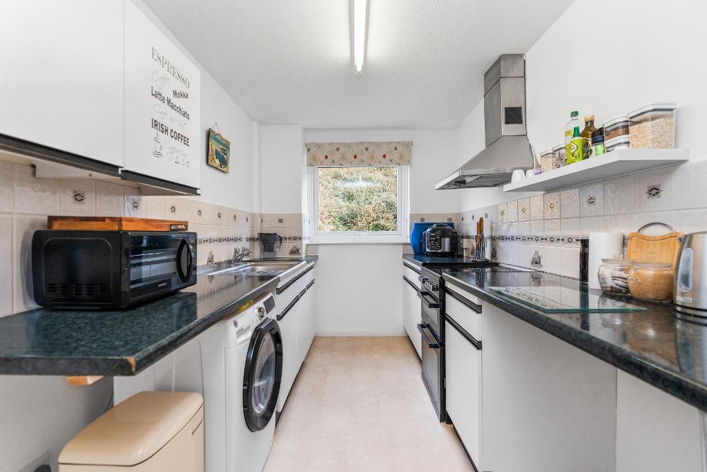 2 Bedroom Flat for Sale in Seaford, BN25 2NF