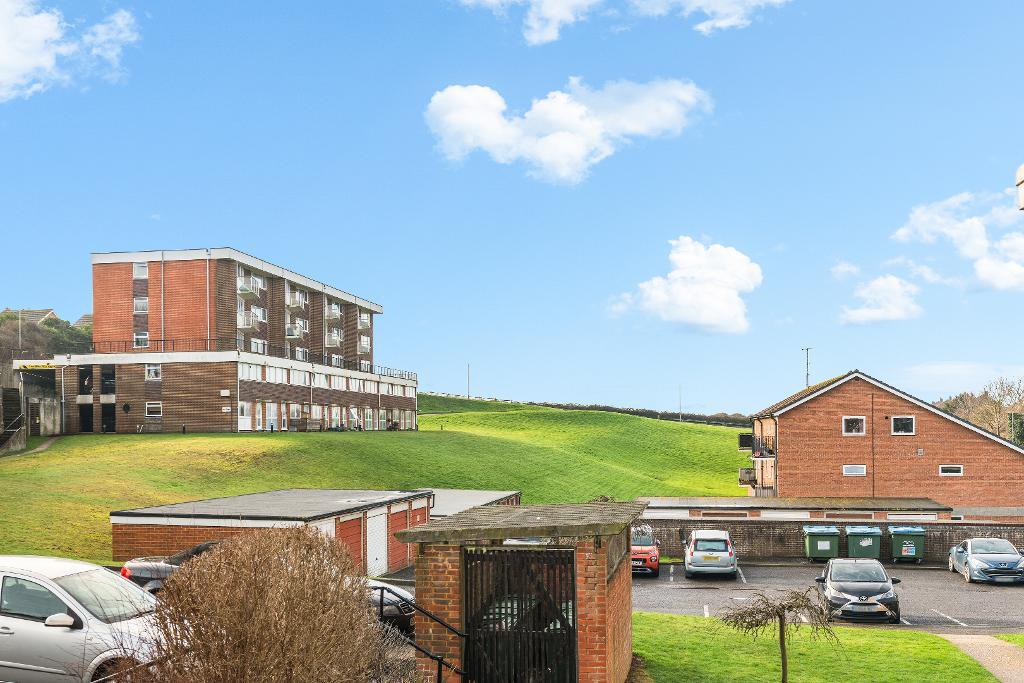 2 Bedroom Flat for Sale in Seaford, BN25 2NF