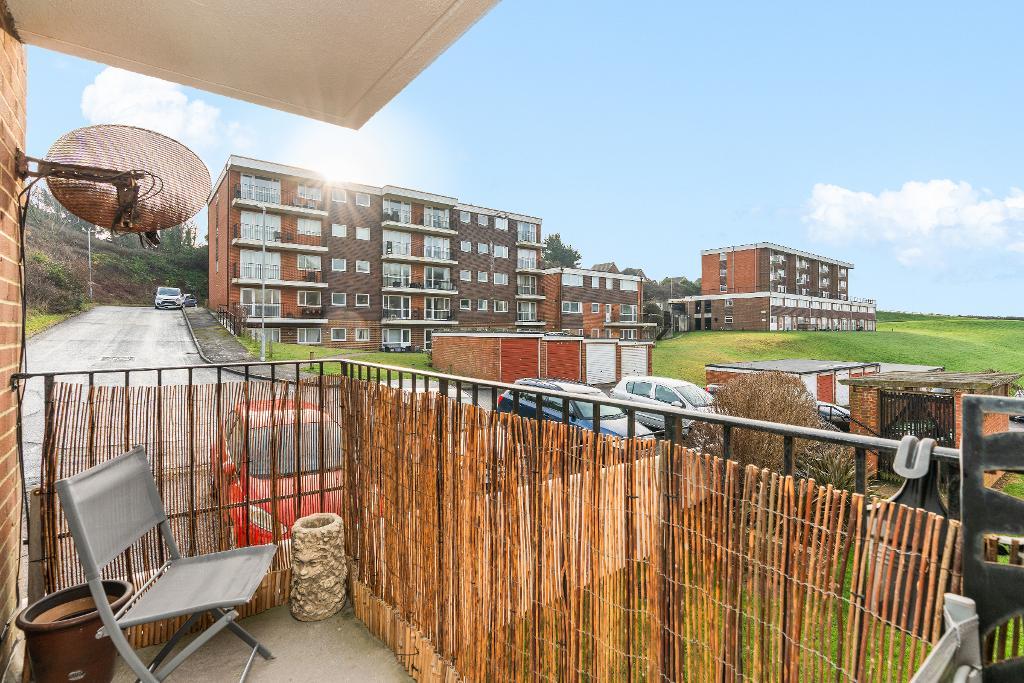 2 Bedroom Flat for Sale in Seaford, BN25 2NF