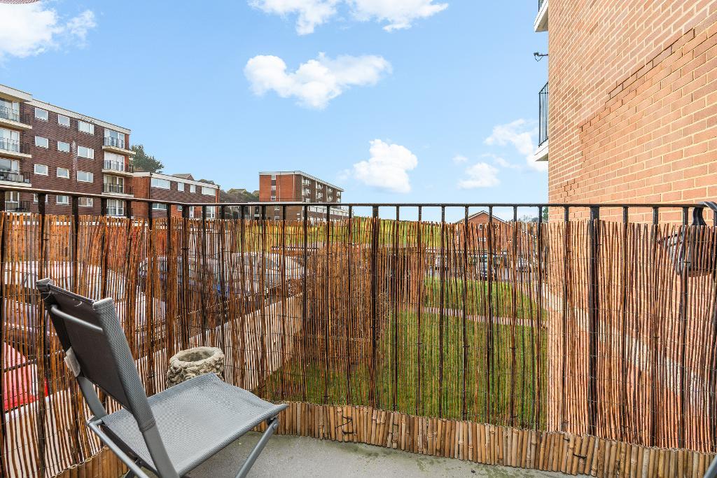 2 Bedroom Flat for Sale in Seaford, BN25 2NF