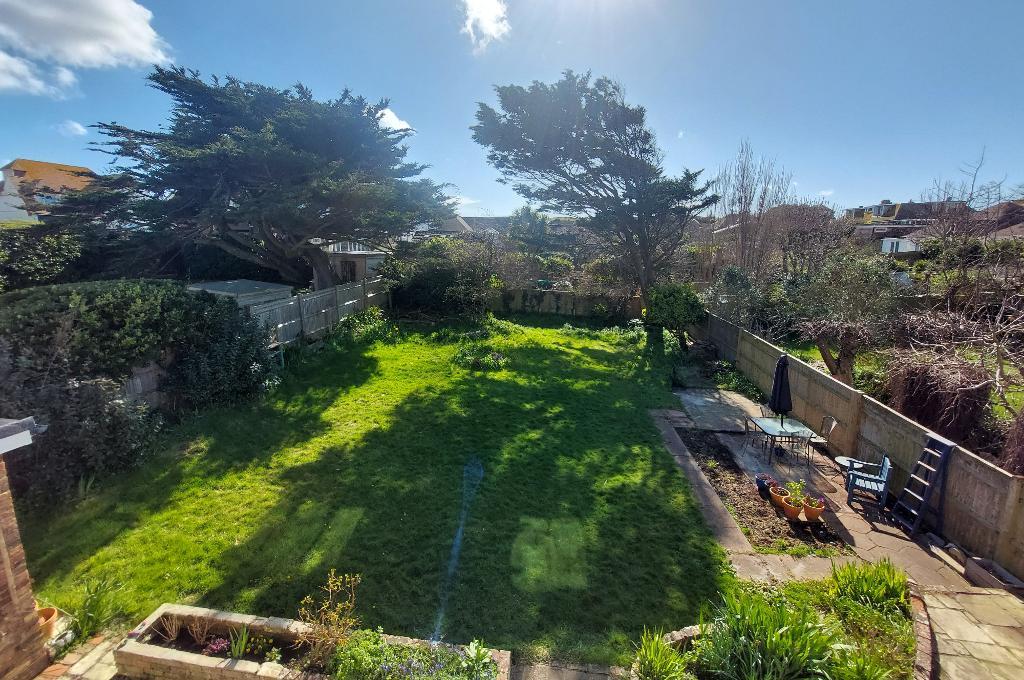 4 Bedroom Chalet Bungalow for Sale in Seaford, BN25 1BB