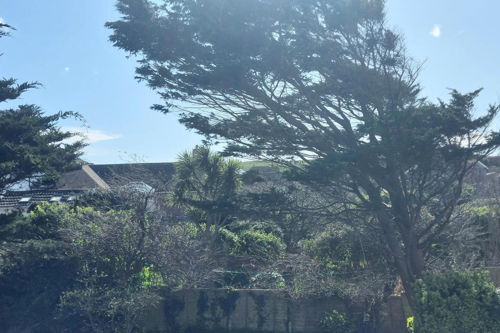 4 Bedroom Chalet Bungalow for Sale in Seaford, BN25 1BB