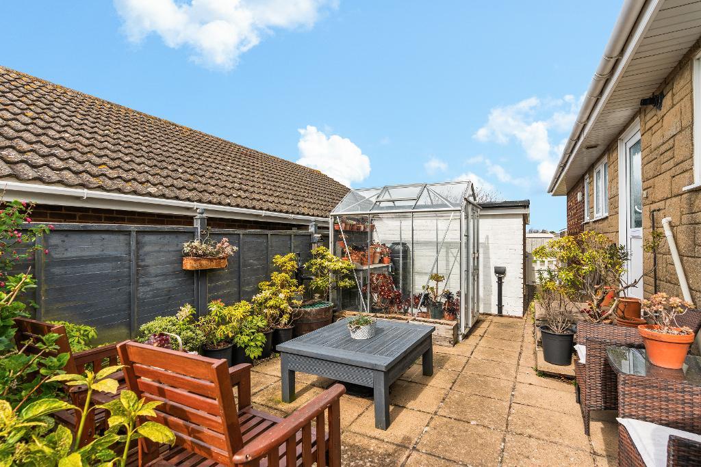 2 Bedroom Bungalow for Sale in Seaford, BN25 2SR