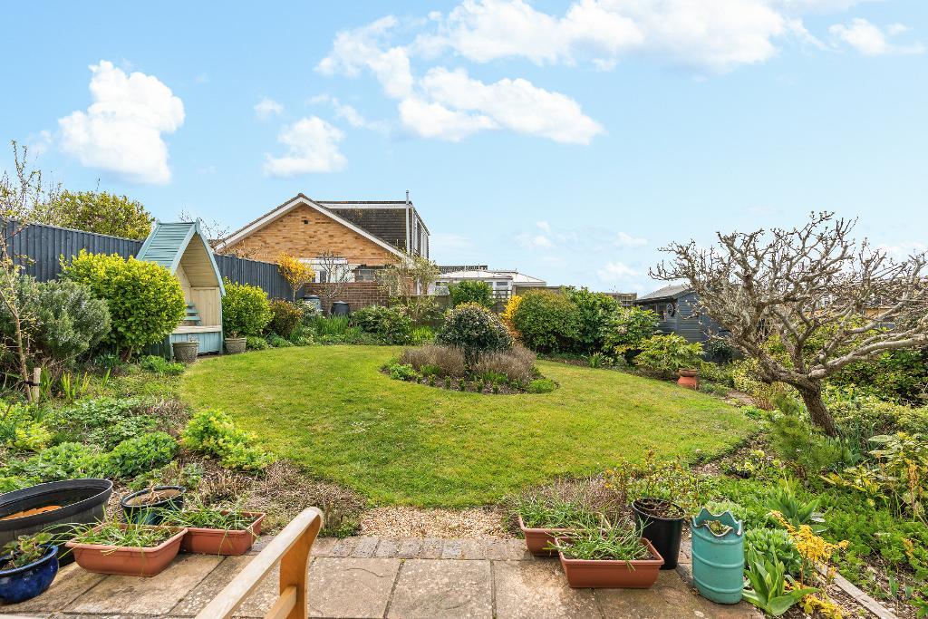 2 Bedroom Bungalow for Sale in Seaford, BN25 2SR