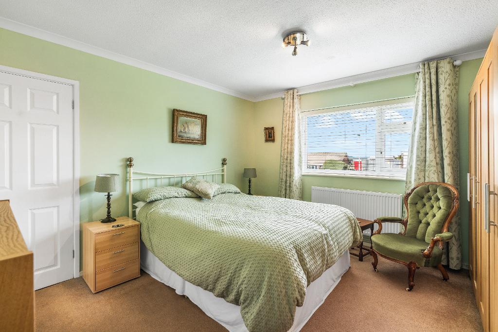 2 Bedroom Bungalow for Sale in Seaford, BN25 2SR