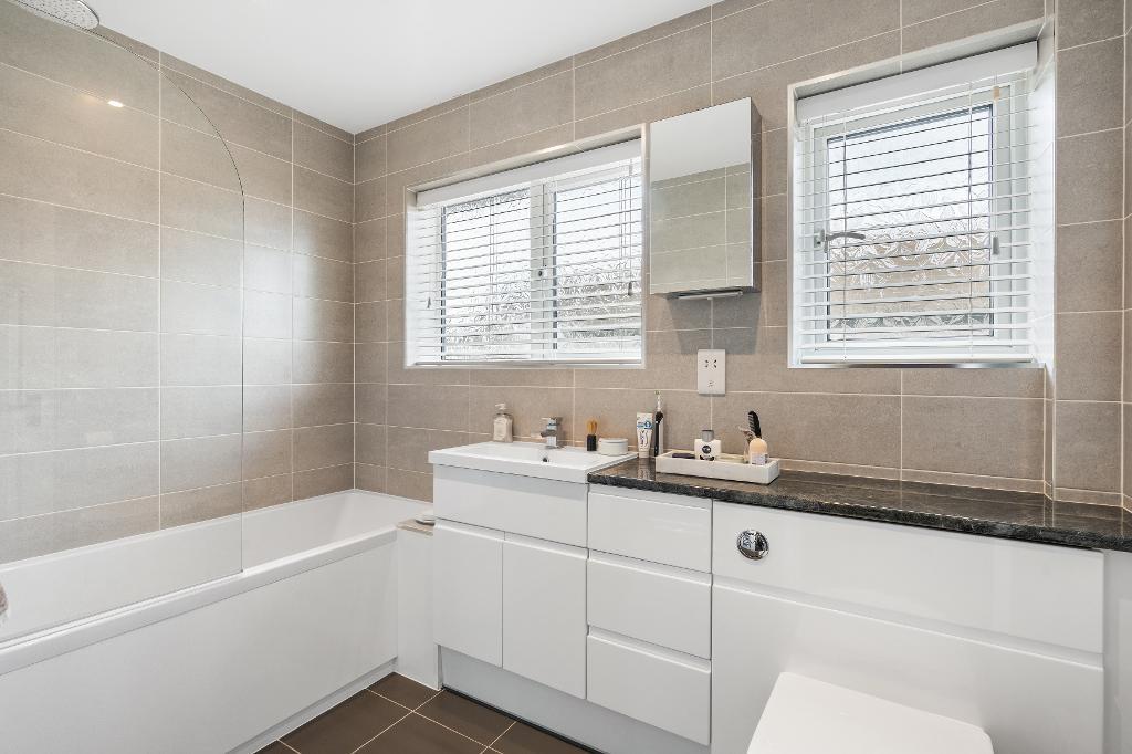 2 Bedroom Bungalow for Sale in Seaford, BN25 2SR