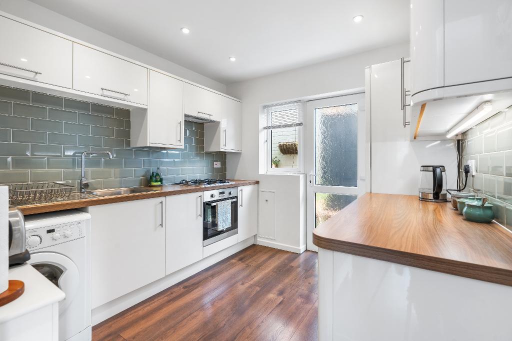 2 Bedroom Bungalow for Sale in Seaford, BN25 2SR