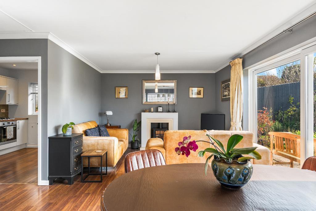 2 Bedroom Bungalow for Sale in Seaford, BN25 2SR