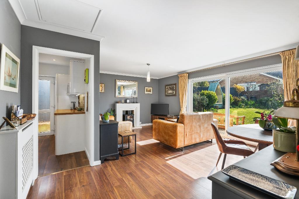 2 Bedroom Bungalow for Sale in Seaford, BN25 2SR