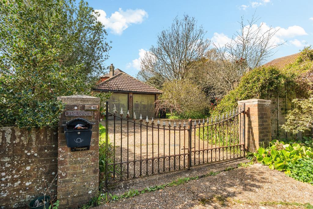 4 Bedroom House for Sale in Seaford, BN25 2HP