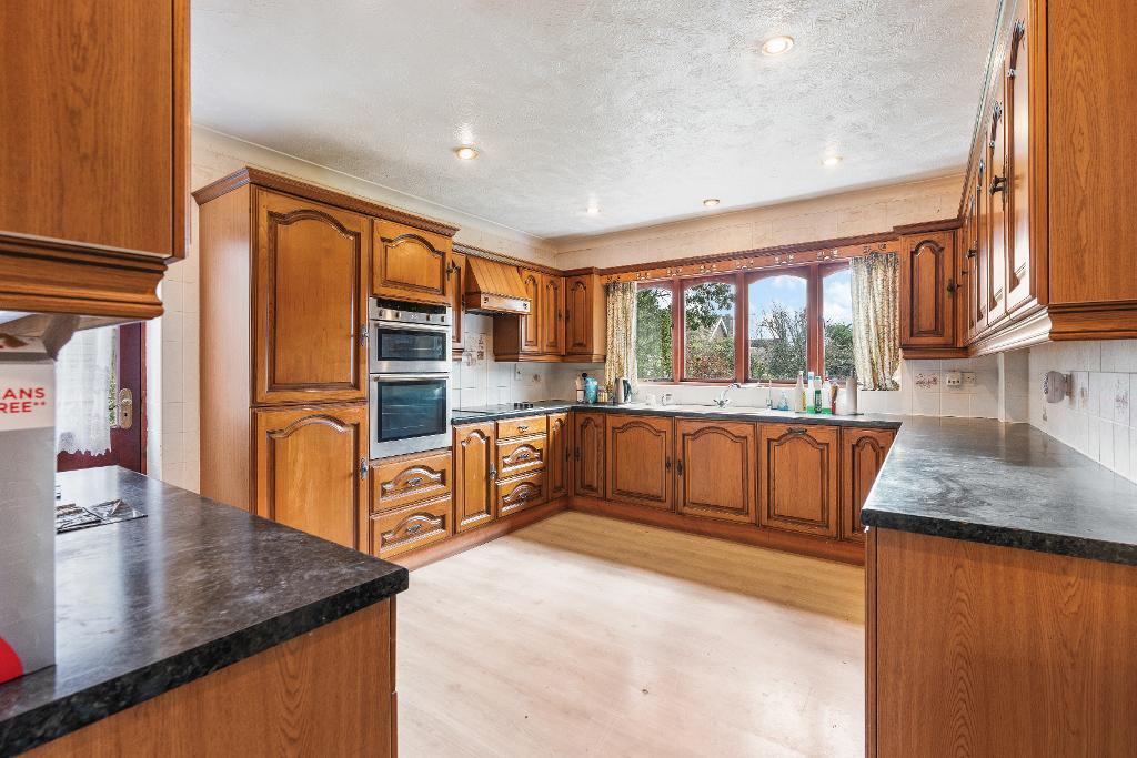 4 Bedroom House for Sale in Seaford, BN25 2HP