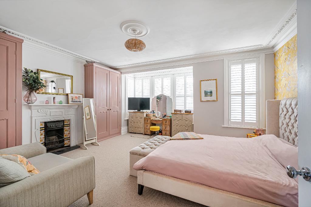 5 Bedroom House for Sale in Seaford, BN25 1RH