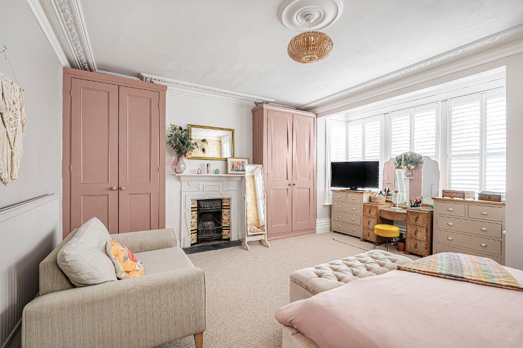 5 Bedroom House for Sale in Seaford, BN25 1RH