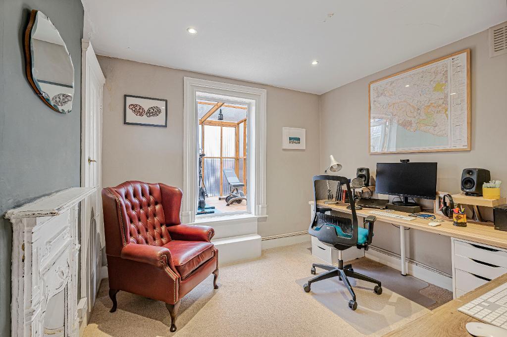 5 Bedroom House for Sale in Seaford, BN25 1RH