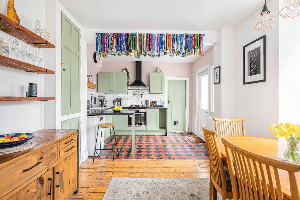 5 Bedroom House for Sale in Seaford, BN25 1RH