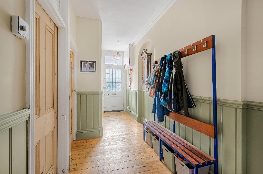 5 Bedroom House for Sale in Seaford, BN25 1RH