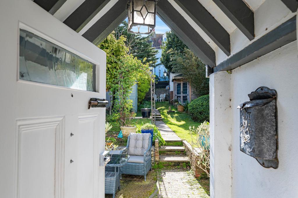 3 Bedroom House for Sale in Seaford, BN25 2AB