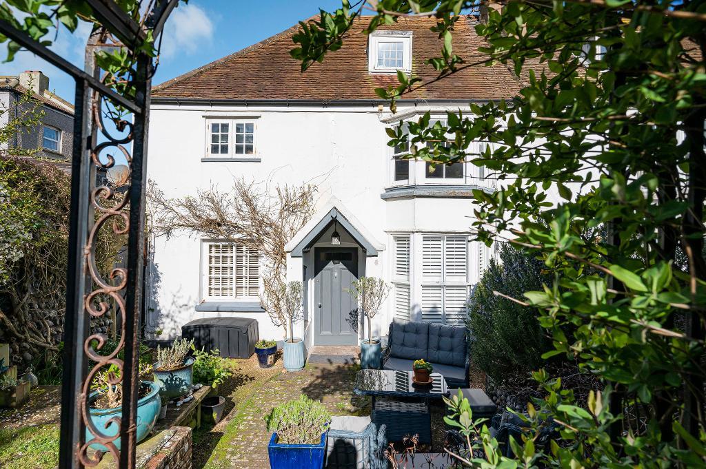 3 Bedroom House for Sale in Seaford, BN25 2AB