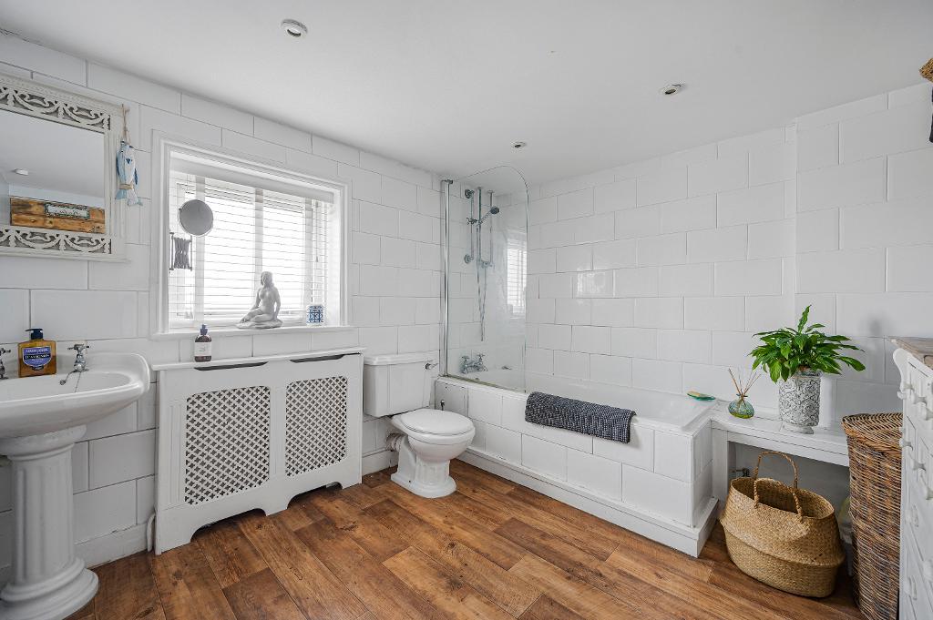 3 Bedroom House for Sale in Seaford, BN25 2AB