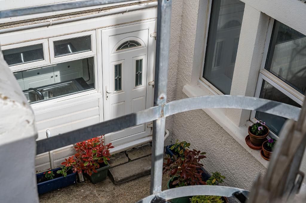 2 Bedroom Flat for Sale in Seaford, BN25 1JJ