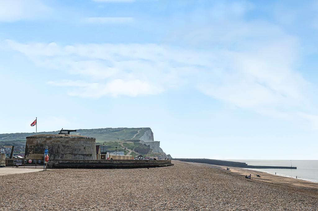 2 Bedroom Flat for Sale in Seaford, BN25 1JJ