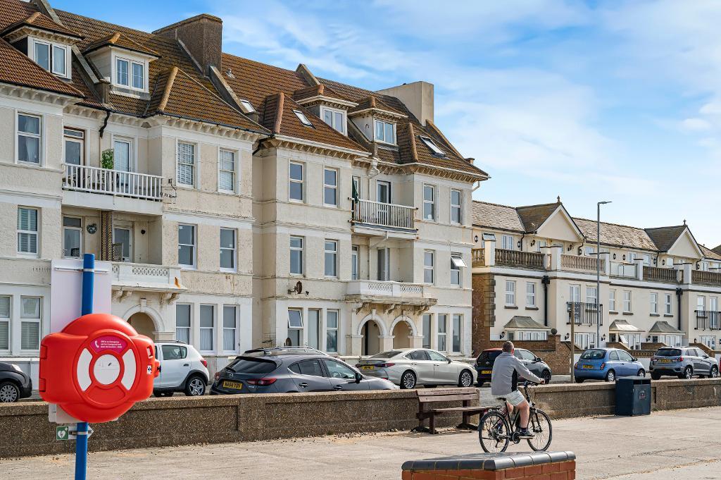 2 Bedroom Flat for Sale in Seaford, BN25 1JJ