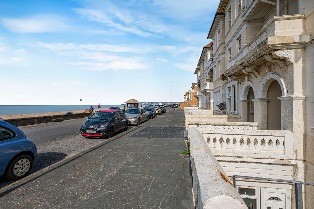 2 Bedroom Flat for Sale in Seaford, BN25 1JJ