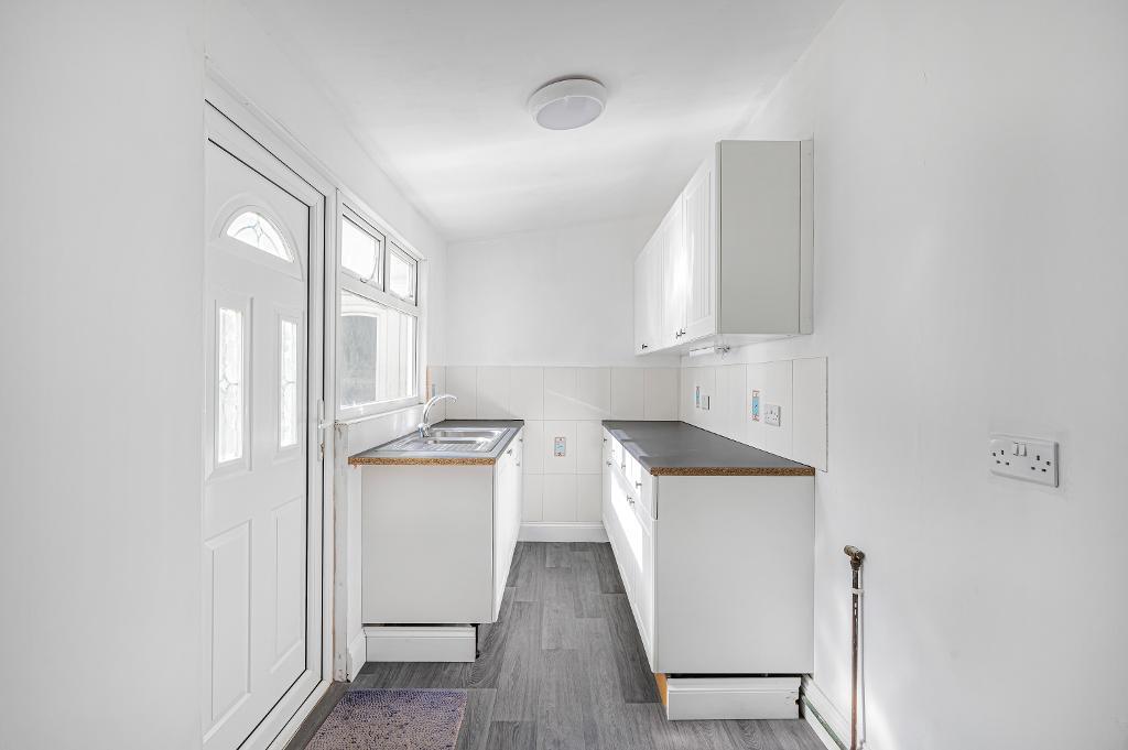 2 Bedroom Flat for Sale in Seaford, BN25 1JJ