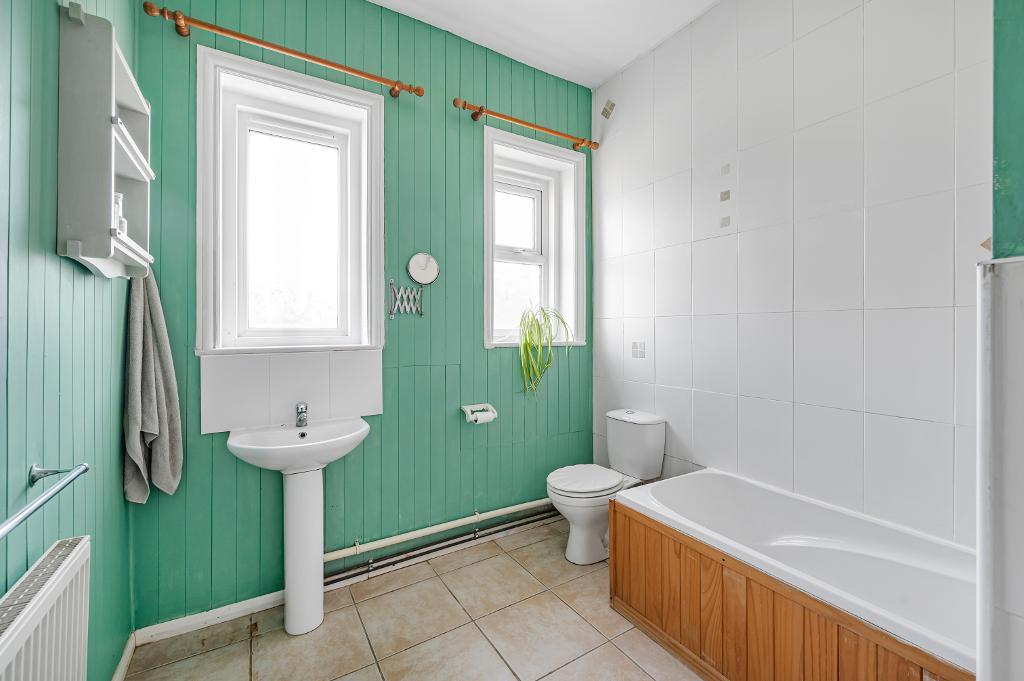 2 Bedroom Flat for Sale in Seaford, BN25 1JJ