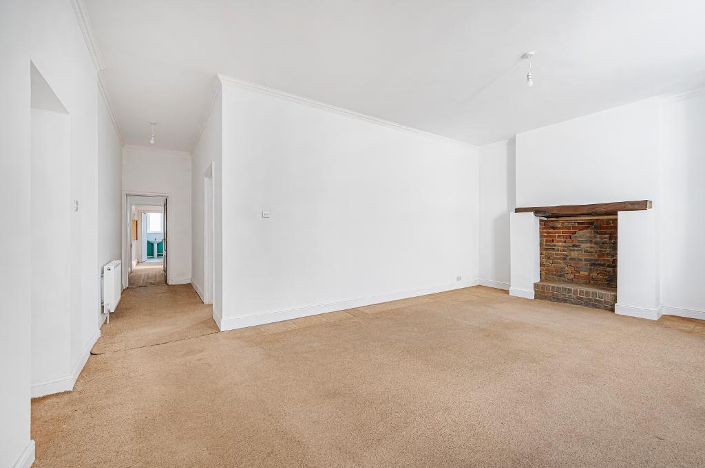 2 Bedroom Flat for Sale in Seaford, BN25 1JJ