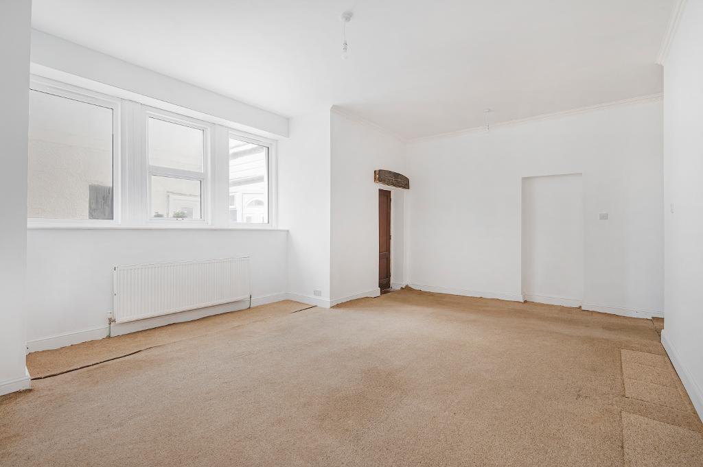 2 Bedroom Flat for Sale in Seaford, BN25 1JJ