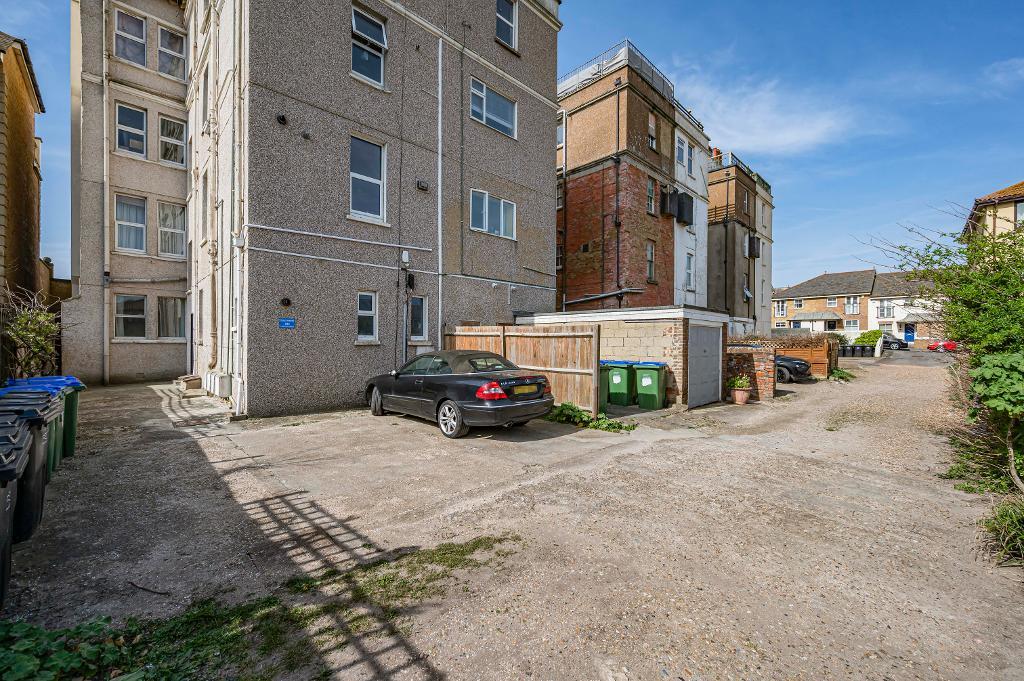 2 Bedroom Flat for Sale in Seaford, BN25 1JJ