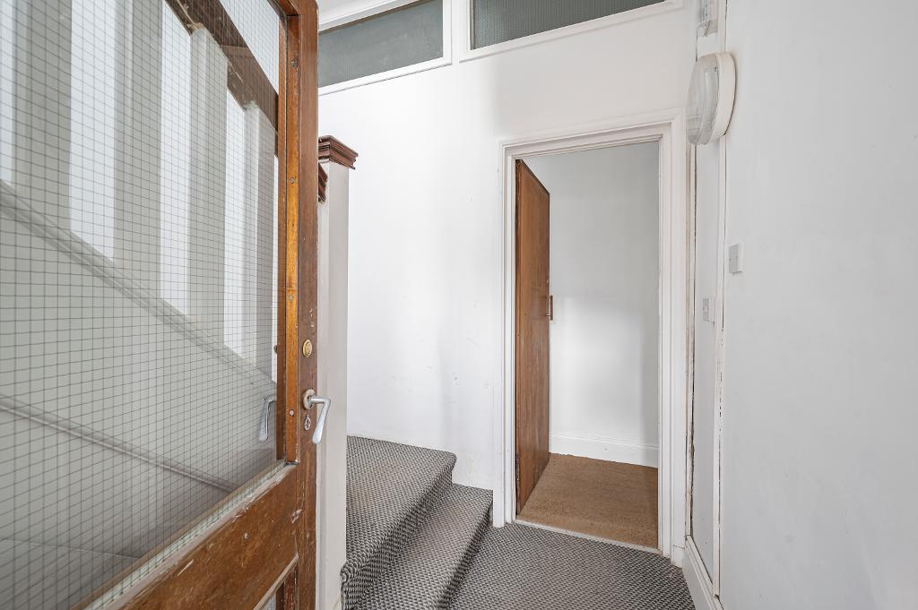 2 Bedroom Flat for Sale in Seaford, BN25 1JJ