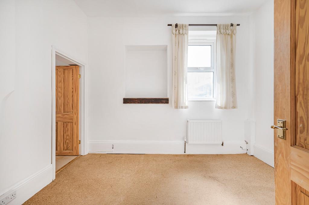 2 Bedroom Flat for Sale in Seaford, BN25 1JJ