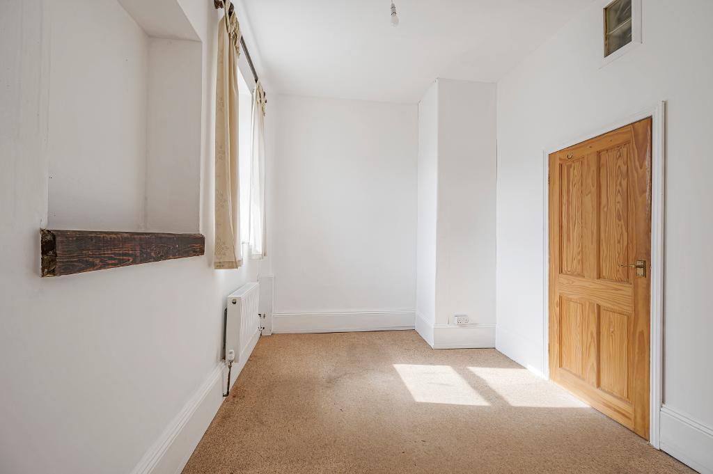 2 Bedroom Flat for Sale in Seaford, BN25 1JJ