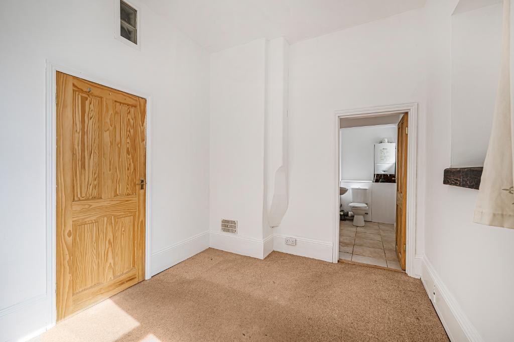2 Bedroom Flat for Sale in Seaford, BN25 1JJ