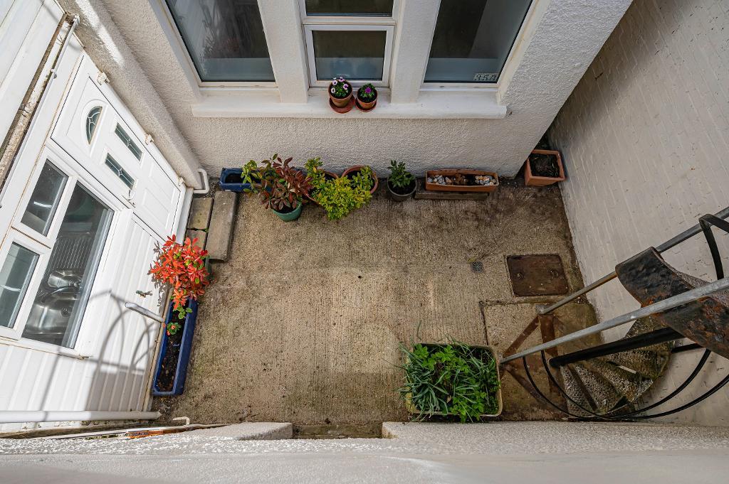 2 Bedroom Flat for Sale in Seaford, BN25 1JJ