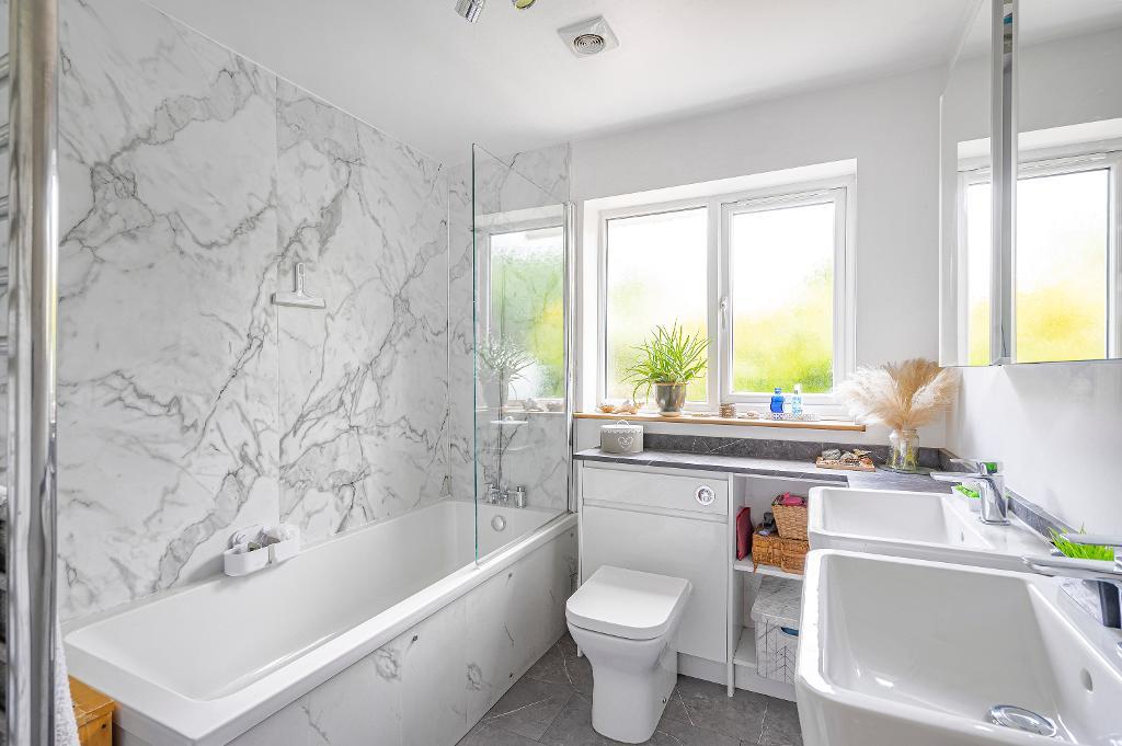 5 Bedroom House for Sale in Seaford, BN25 4NX