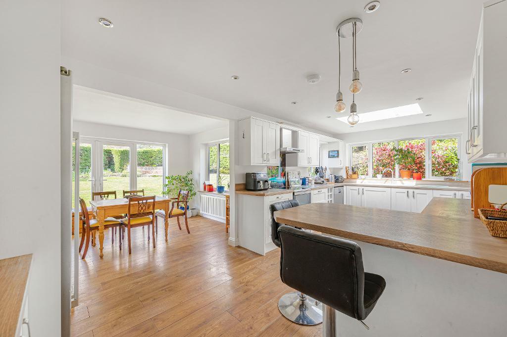 5 Bedroom House for Sale in Seaford, BN25 4NX