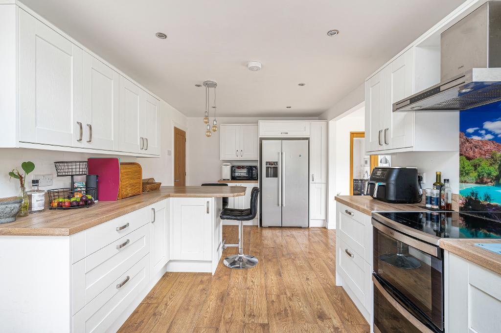 5 Bedroom House for Sale in Seaford, BN25 4NX