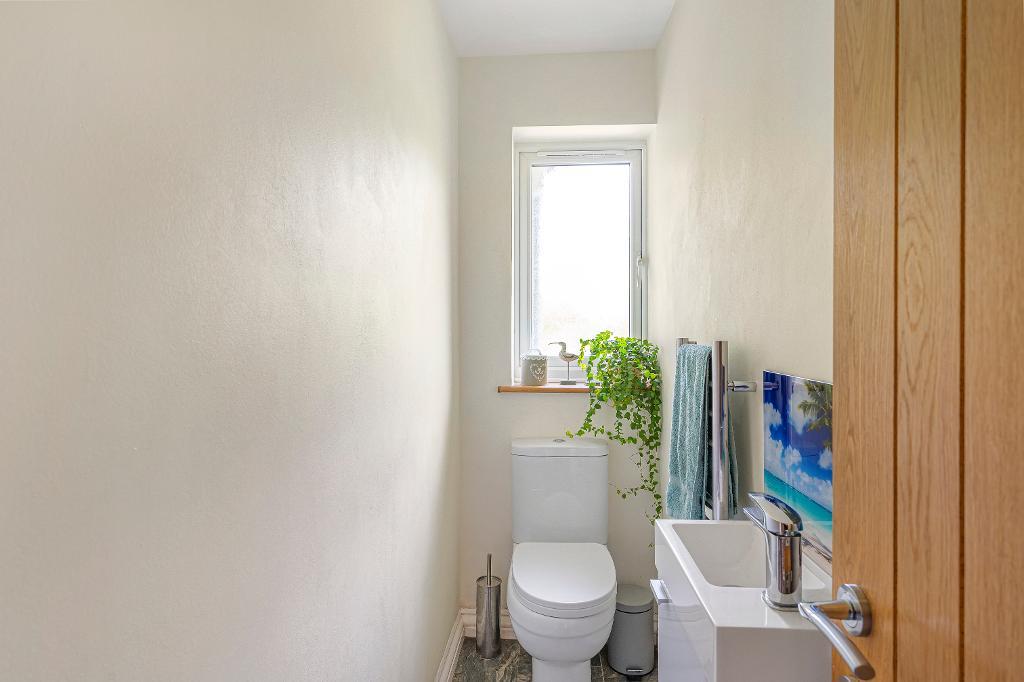 5 Bedroom House for Sale in Seaford, BN25 4NX