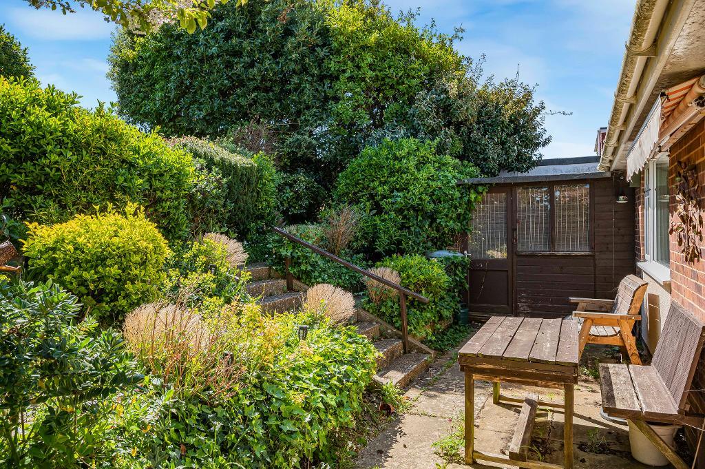 3 Bedroom Bungalow for Sale in Seaford, BN25 2RE