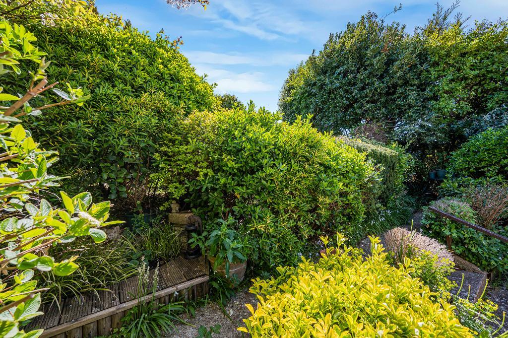 3 Bedroom Bungalow for Sale in Seaford, BN25 2RE