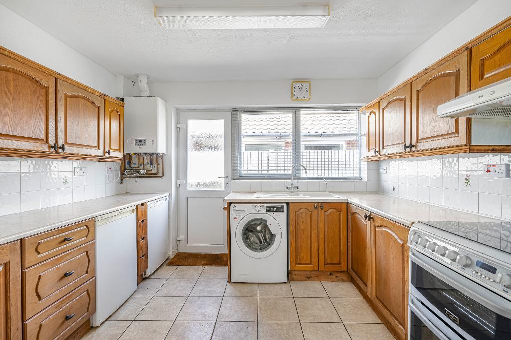 3 Bedroom Bungalow for Sale in Seaford, BN25 2RE