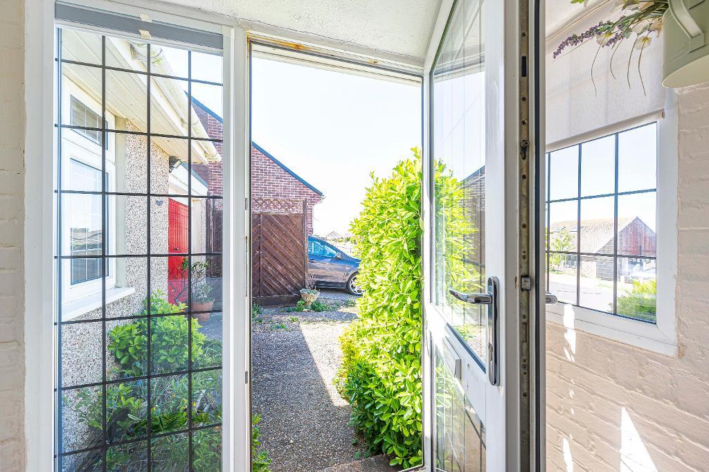 3 Bedroom Bungalow for Sale in Seaford, BN25 2RE